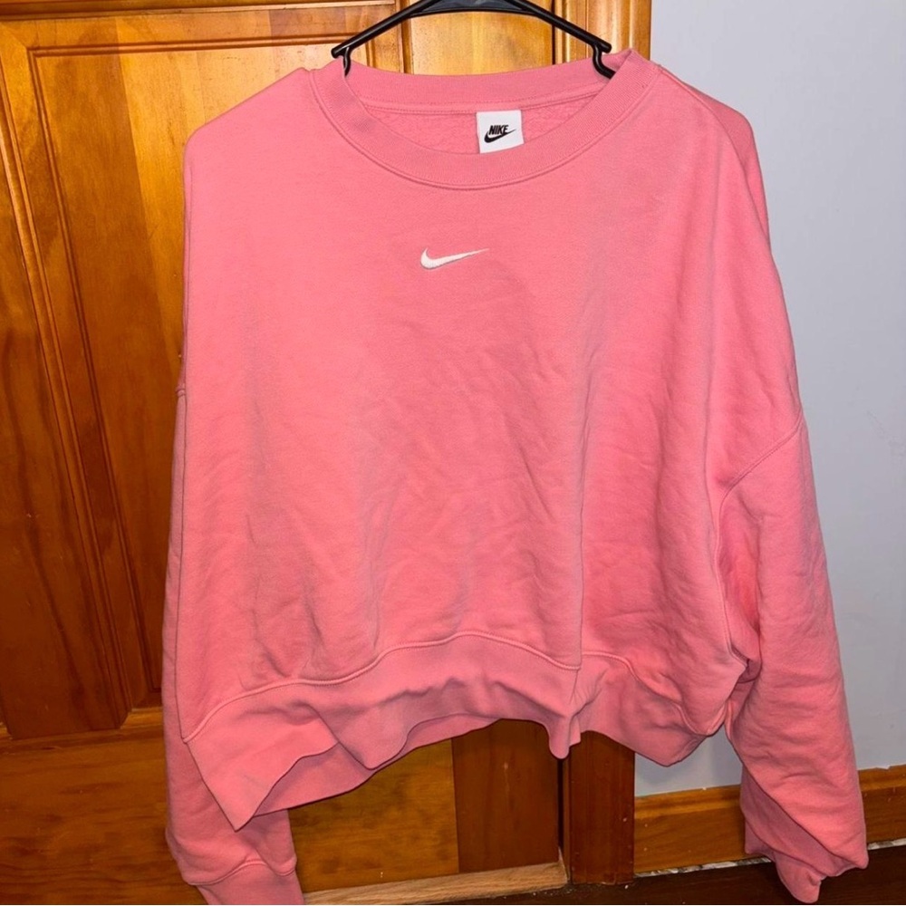 Nike Women's Soft Pink Crewneck Sweatshirt